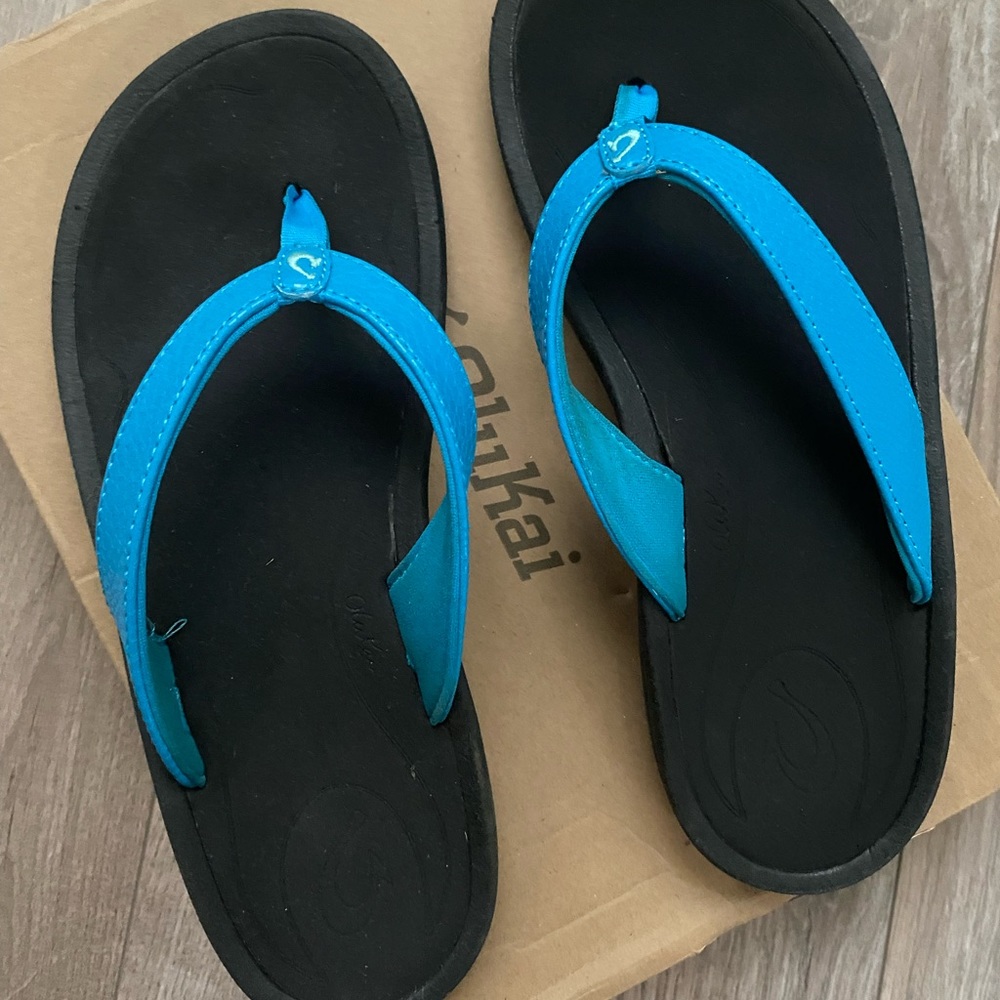 OluKai Kulapa Kai Sandals EUC